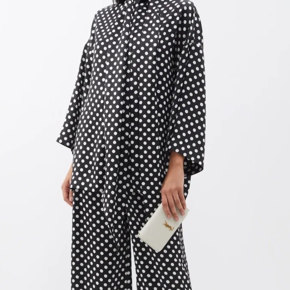 CASSANDRE PHONE HOLDER WITH STRAP IN SHINY CROCODILE-EMBOSSED LEATHER - Picture 3 of 16